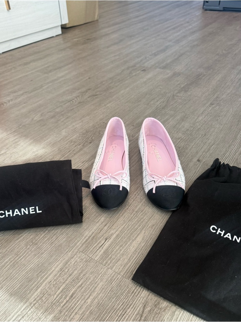 Chanel Pink and White Tweed CC Cap Toe Bow Ballet Flats - Picture 4 of 14